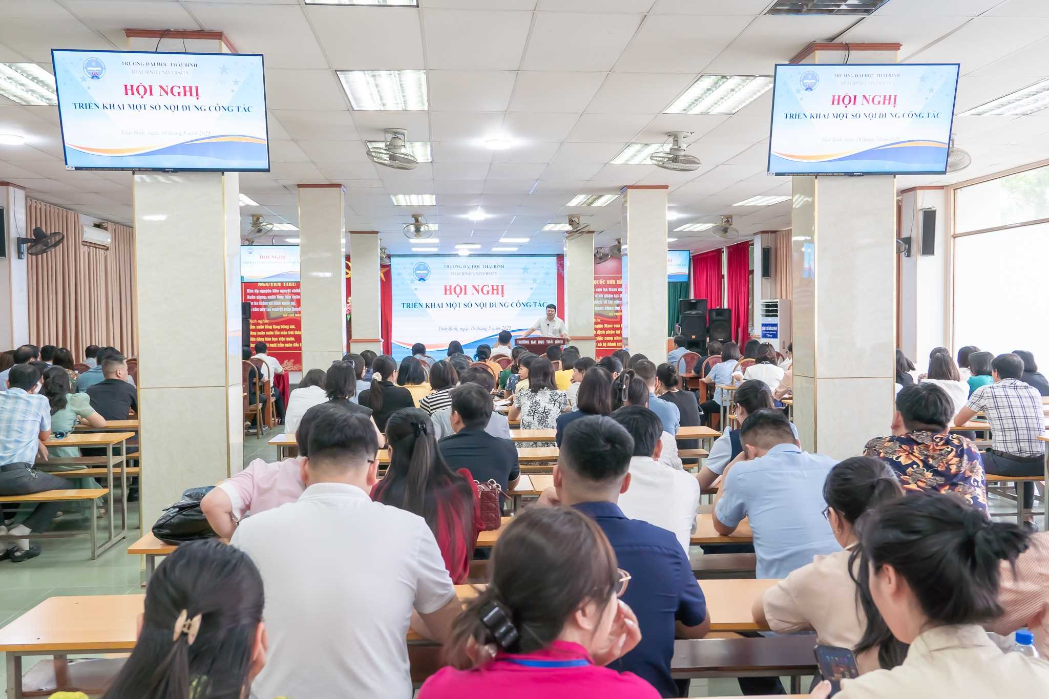 HỘI NGHỊ GÓP Ý QUY ĐỊNH VỀ CHẾ ĐỘ LÀM VIỆC CỦA GIẢNG VIÊN TRƯỜNG ĐẠI HỌC THÁI BÌNH